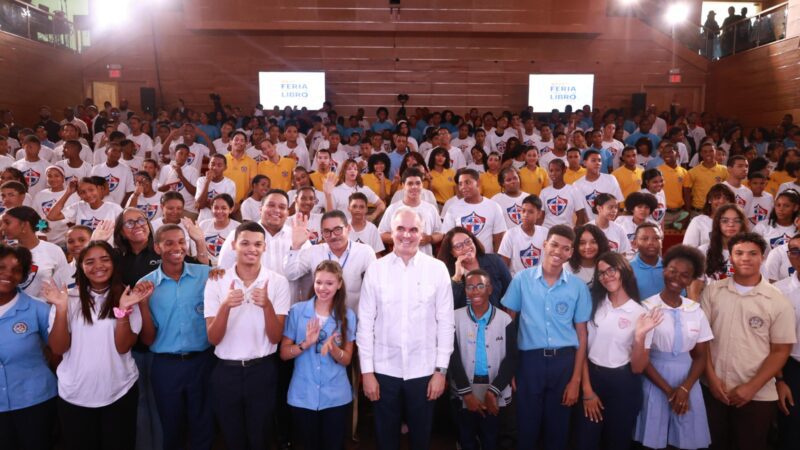 Luis Miguel De Camps destaca el rol de la juventud en la construcción de ciudadanía durante diálogo en la Feria Internacional del Libro
