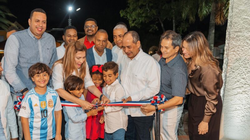 Carolina entrega el remozado parque La Glorieta en Arroyo Hondo
