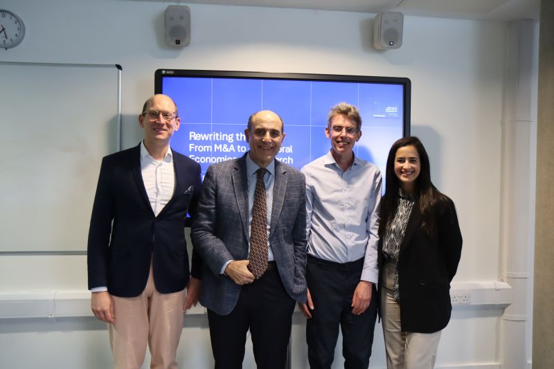 Economista José Luis de Ramón visita la Universidad de Sussex y fortalece vínculos académicos