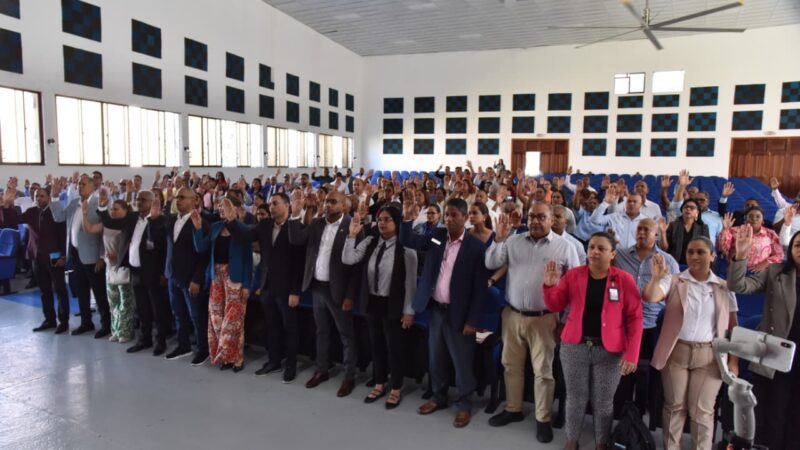 Ministerio de Educación juramenta comisiones distritales para la Evaluación del Desempeño Docente 2025