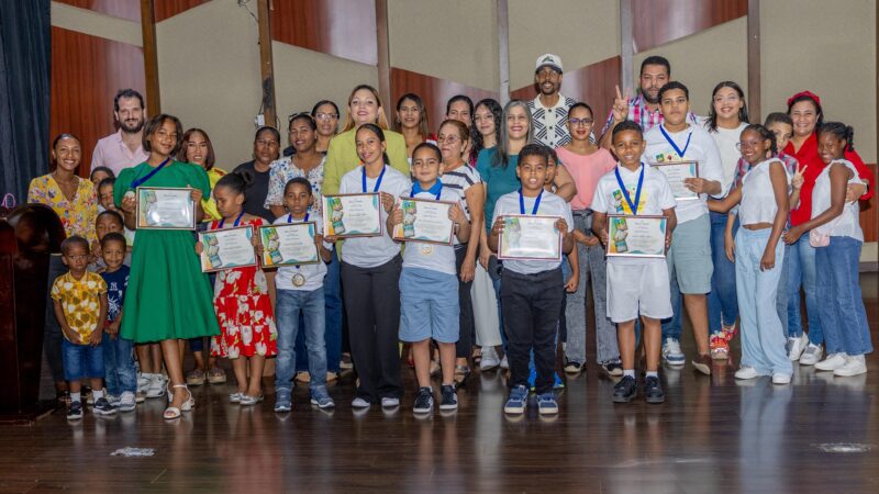 Premian a los ganadores del 4to. Concurso “Pinta a San Juan con Laura en Sociedad”