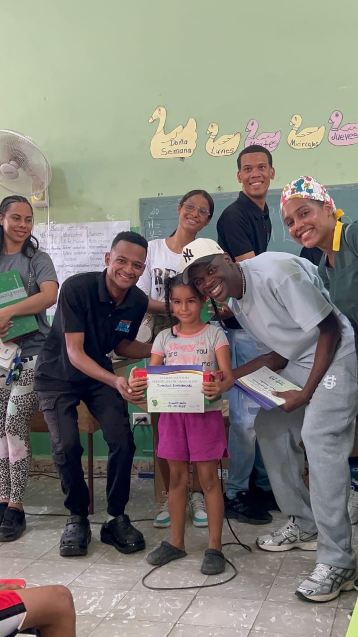 Fundación Lajara y Juventud Empoderada realizan exitoso operativo médico, social y comunitario en Baní*