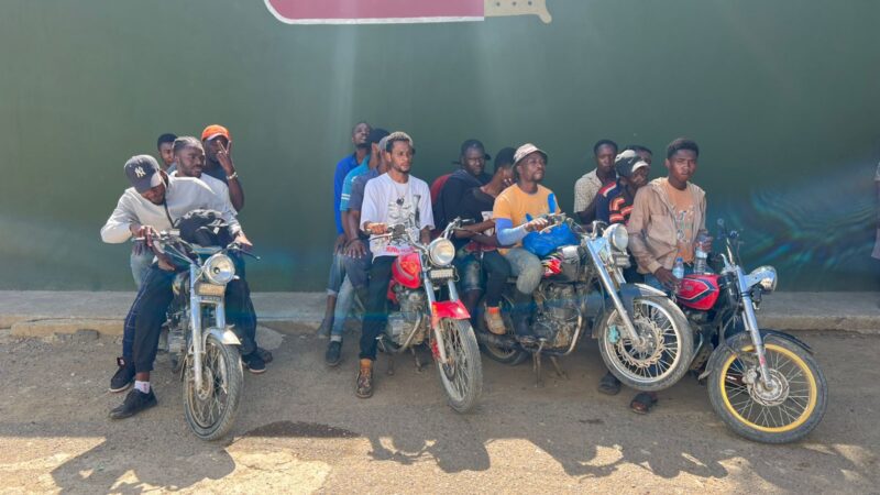 Ejército intercepta motocicletas con 25 haitianos indocumentados en operativos realizados en Dajabón y Valverde
