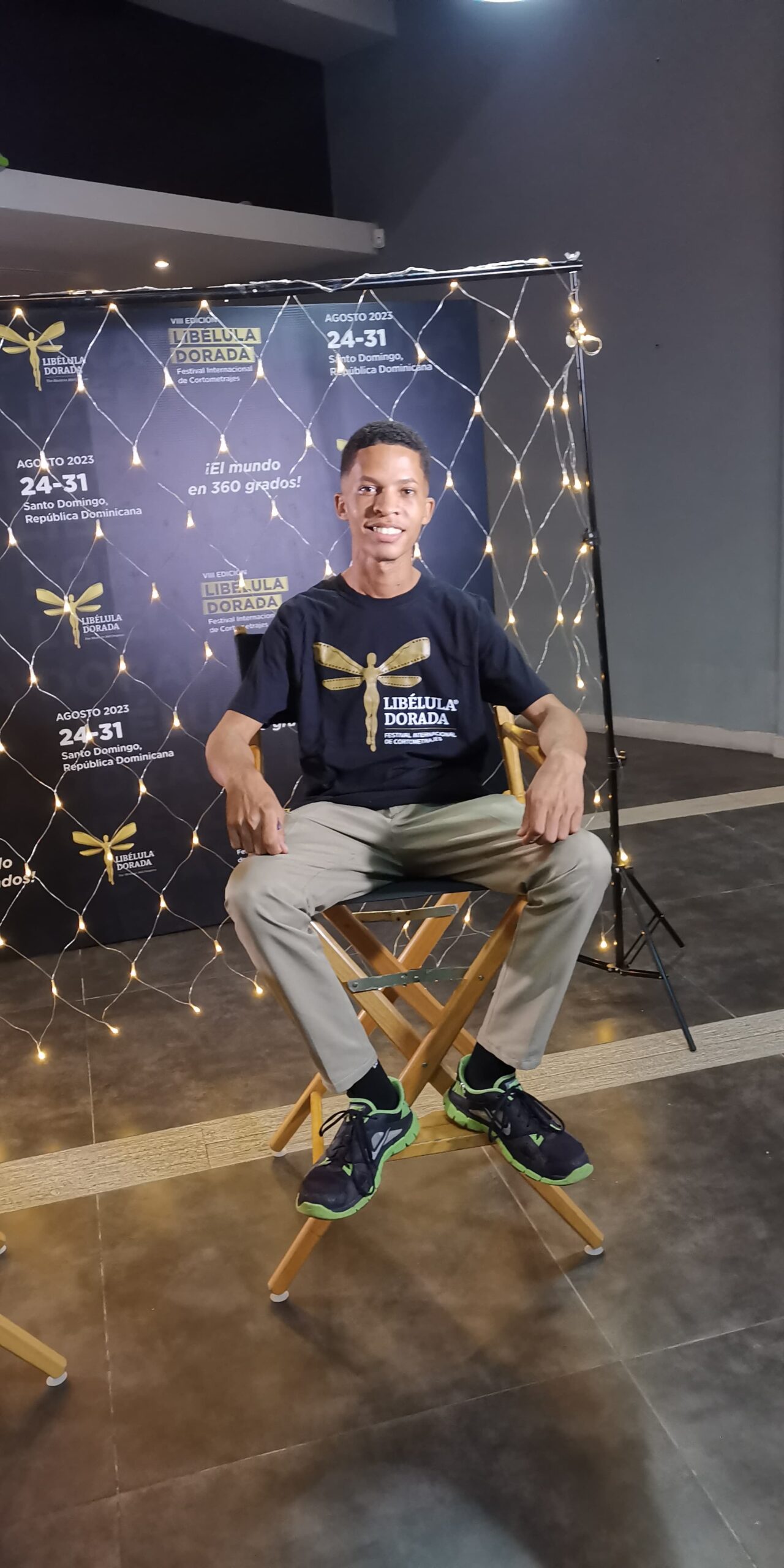 Wilson Espinosa, joven cineasta dominicano, recibe reconocimiento en SMARTFILMS Dominicana por su liderazgo y esfuerzo en el cine independiente