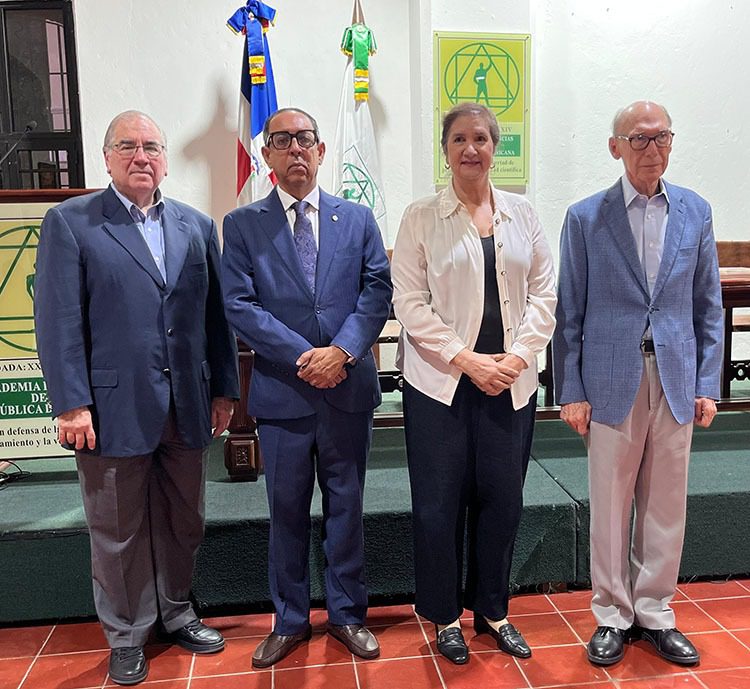 Academia Ciencias presenta libro de Irene Pérez Guerra