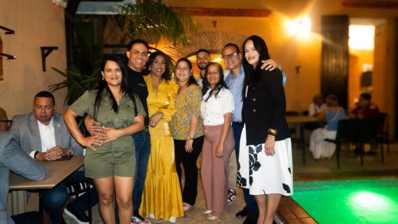 Elizabeth Torres presenta su libro “El Duelo de Migrar” en una noche de emociones y reflexión en Santo Domingo