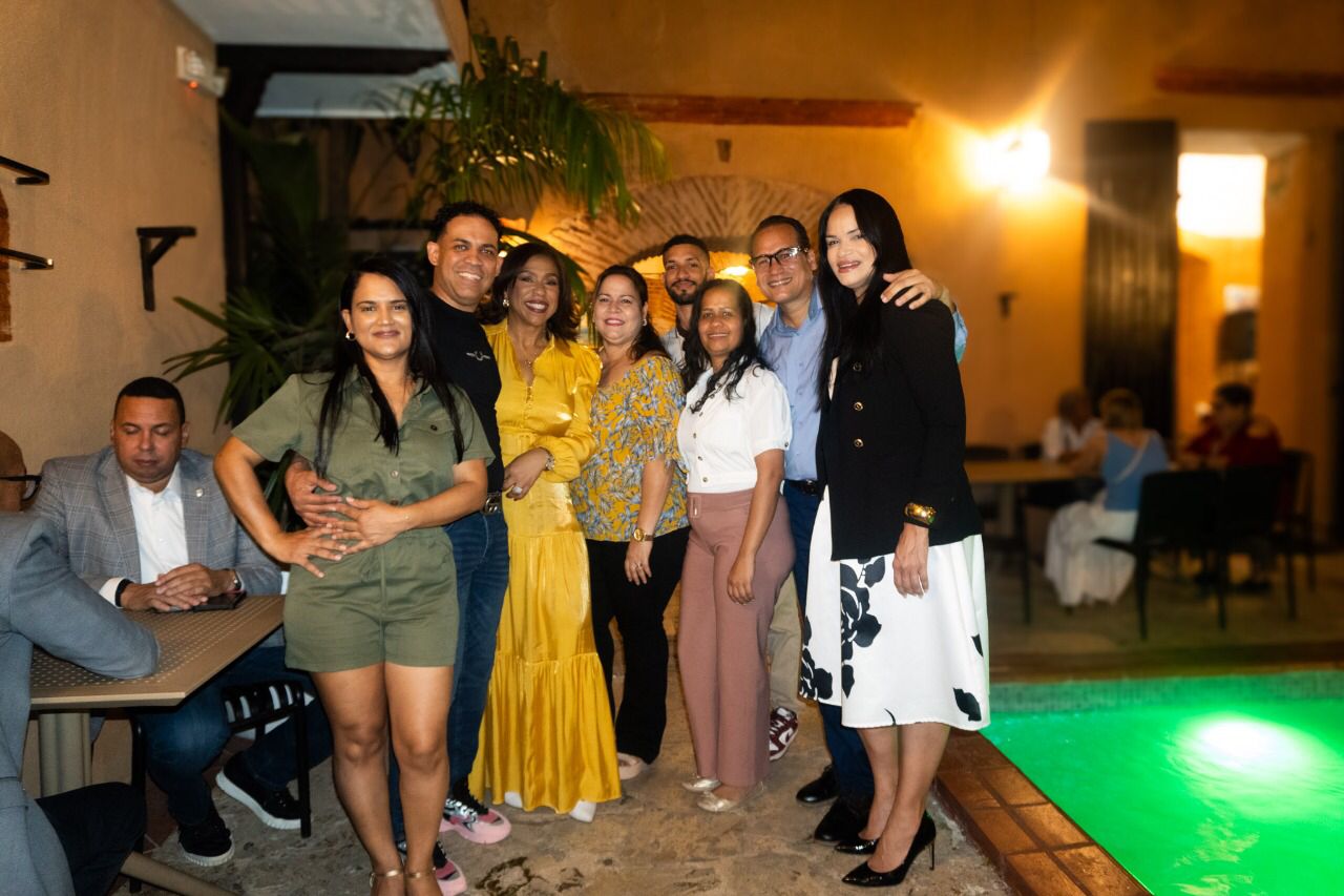 Elizabeth Torres presenta su libro “El Duelo de Migrar” en una noche de emociones y reflexión en Santo Domingo