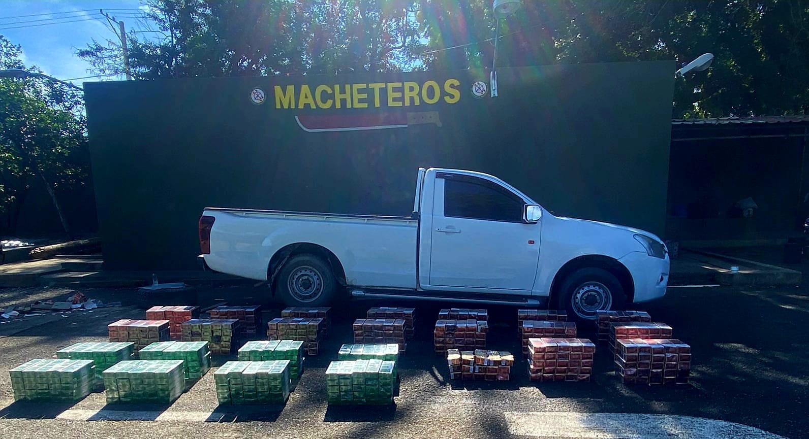 Ejército descubre contrabando de más de 120 mil cigarrillos en una camioneta en Santiago Rodríguez