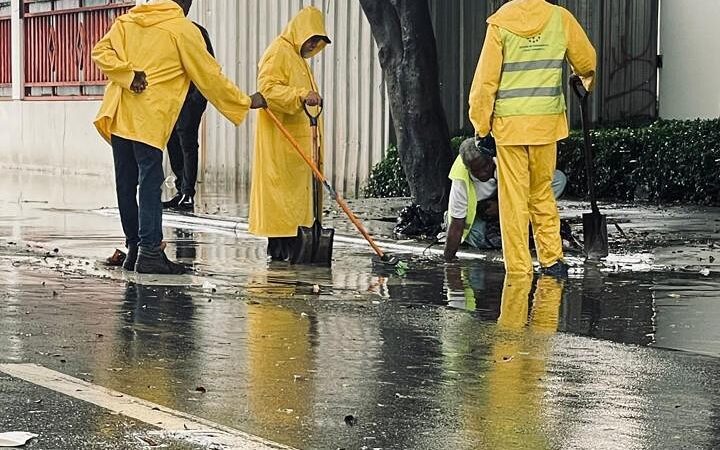 Alcaldía del Distrito Nacional extiende los trabajos para mitigar lluvias del huracán Melissa