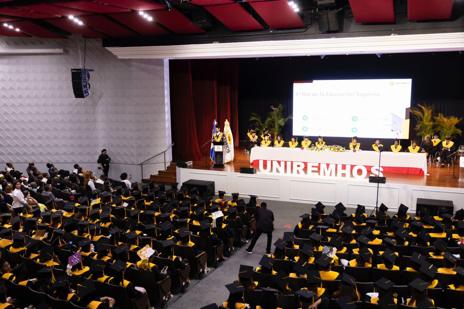 UNIREMHOS gradúa 540 profesionales de grado y postgrado