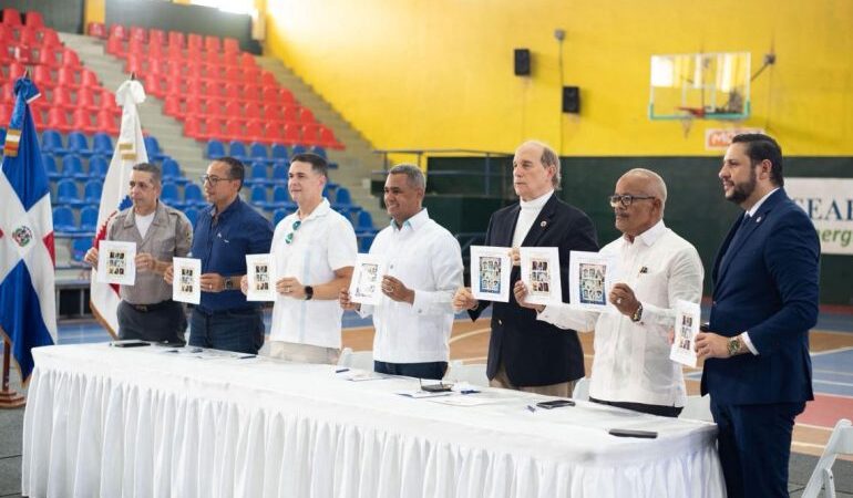 INPOSDOM inmortaliza en sellos postales a las glorias deportivas y musicales de San Carlos