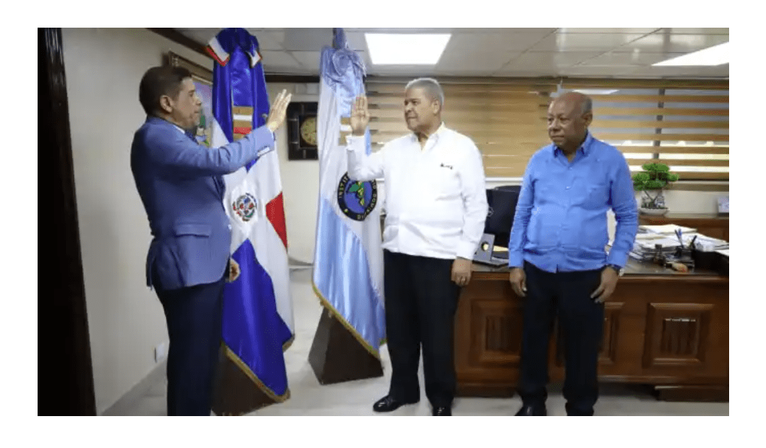 Limber Cruz juramenta y deja posesionado a Darío Castillo Lugo como nuevo director general del IAD