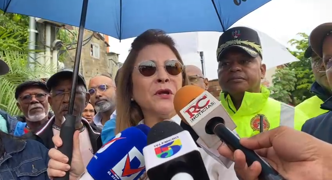 Carolina recorre La Ciénaga y Villa Juana supervisando trabajos de la Alcaldía del DN ante incidencia de tormenta