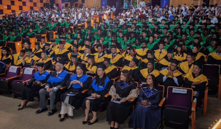 IGLOBAL celebra su XII Graduación Ordinaria reafirmando su compromiso con la excelencia académica y la formación de líderes con visión global