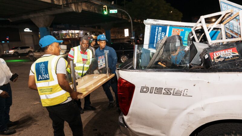 Tras más de 25 años de ocupación, Alcaldía del DN recupera aceras de la Máximo Gómez con Nicolás de Ovando