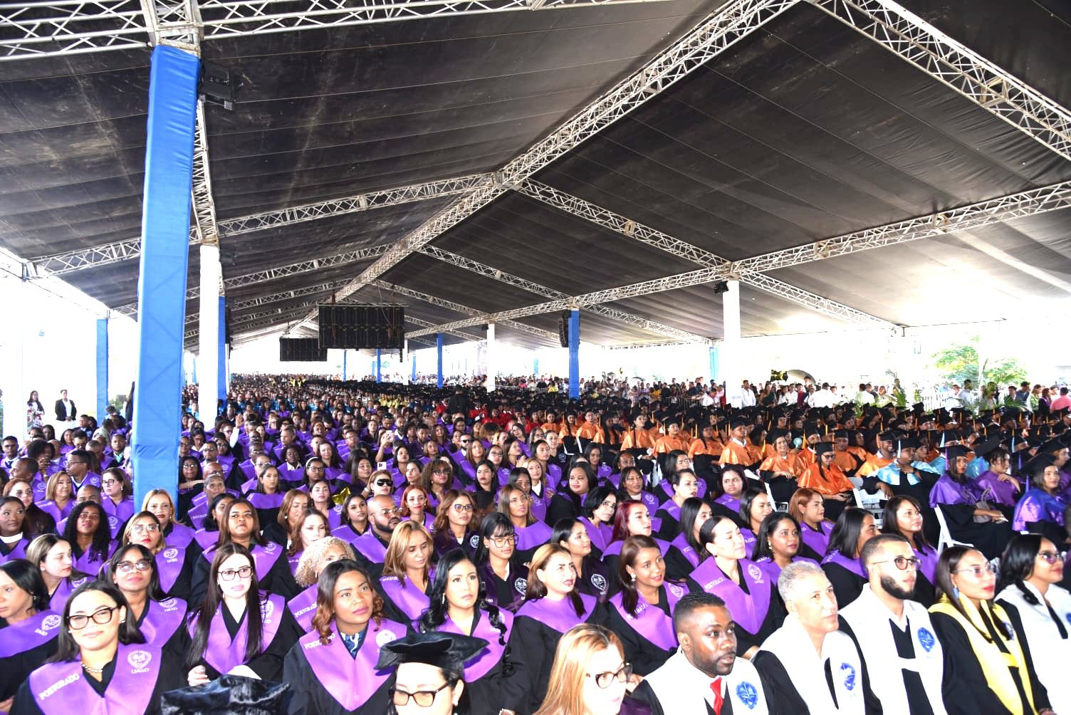 UASD Recinto Barahona inviste 268 nuevos profesionales en ceremonia regional de Baní