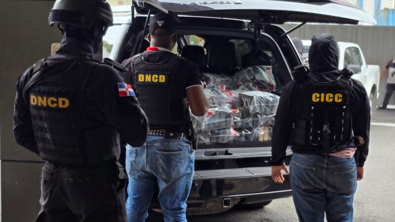 Continúa ataque frontal contra el narcotráfico; ocupan en Baní alijo de 429 paquetes presumiblemente de cocaína