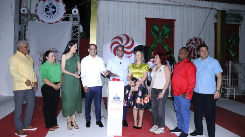 Mao enciende la Navidad con la apertura oficial del Parque Mágico
