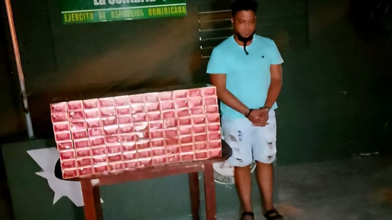 Ejército ocupa 30,000 cigarrillos ilícitos y detiene a un hombre durante operativo en La Solitaria, Montecristi