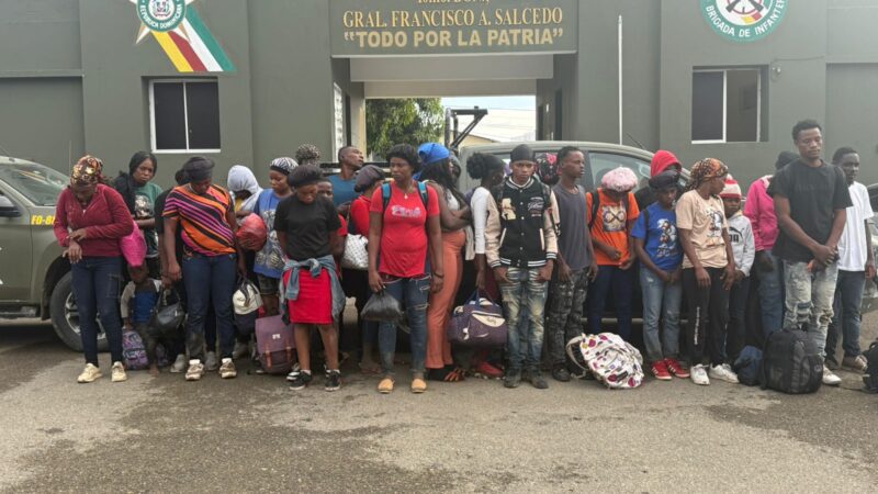 Unidades de drones del Ejército detectan a 34 haitianos indocumentados que se ocultaban en una construcción en Dajabón