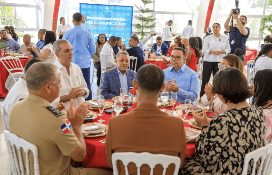 Presidente resalta trabajo de periodistas que cubren la fuente del Palacio Nacional