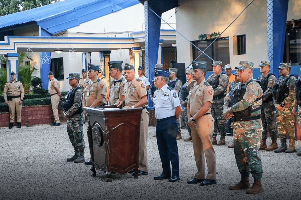 Ministro de Defensa extiende mensaje navideño en la Base Aérea de Puerto Plata