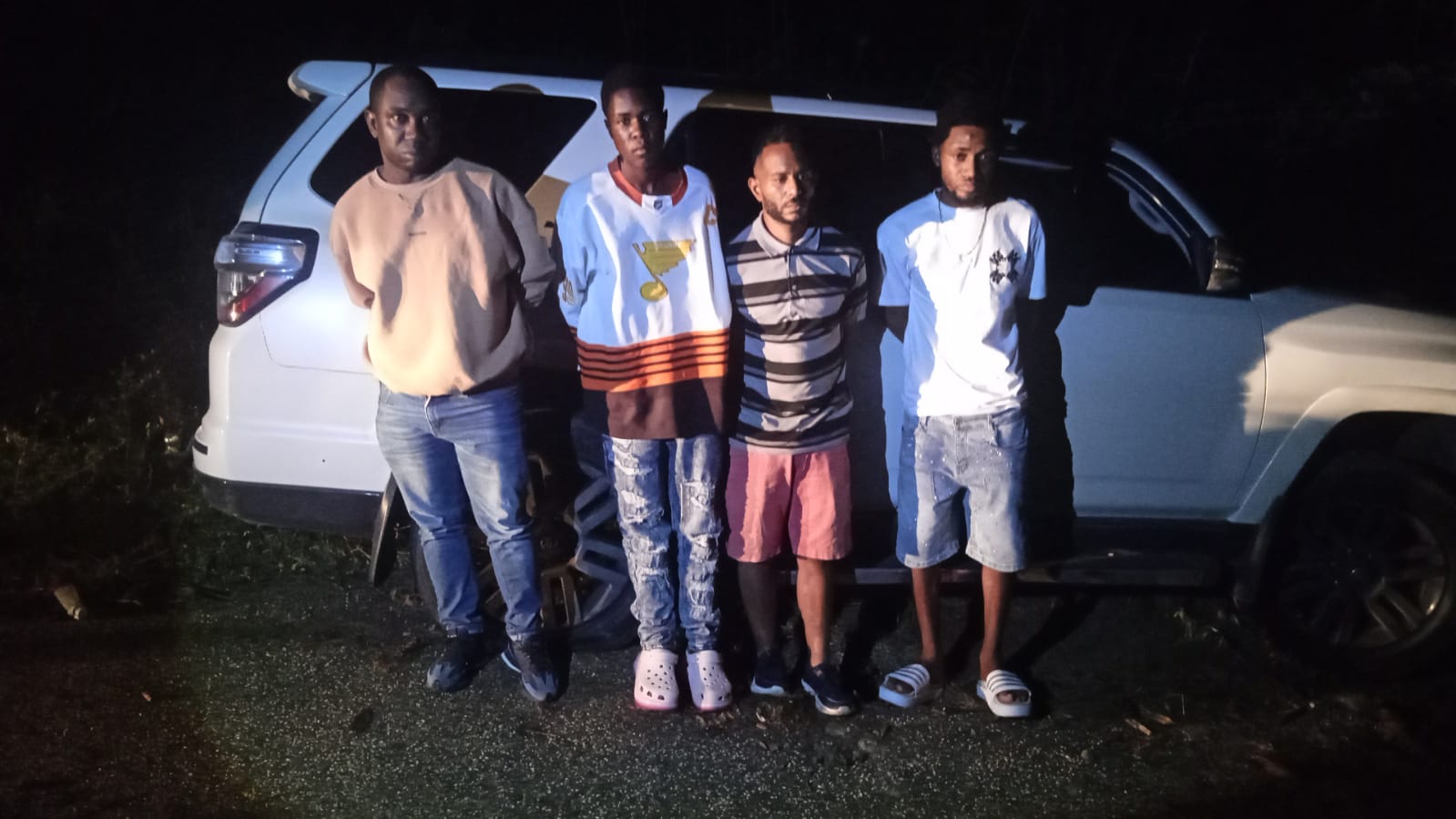 Ejército detiene a dos dominicanos y dos haitianos al intentar cruzar ilegalmente hacia Haití por Paso de Mariquita