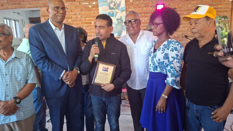 Reconocen a Nelson Gutiérrez por su defensa a la dignidad humana y derechos fundamentales 