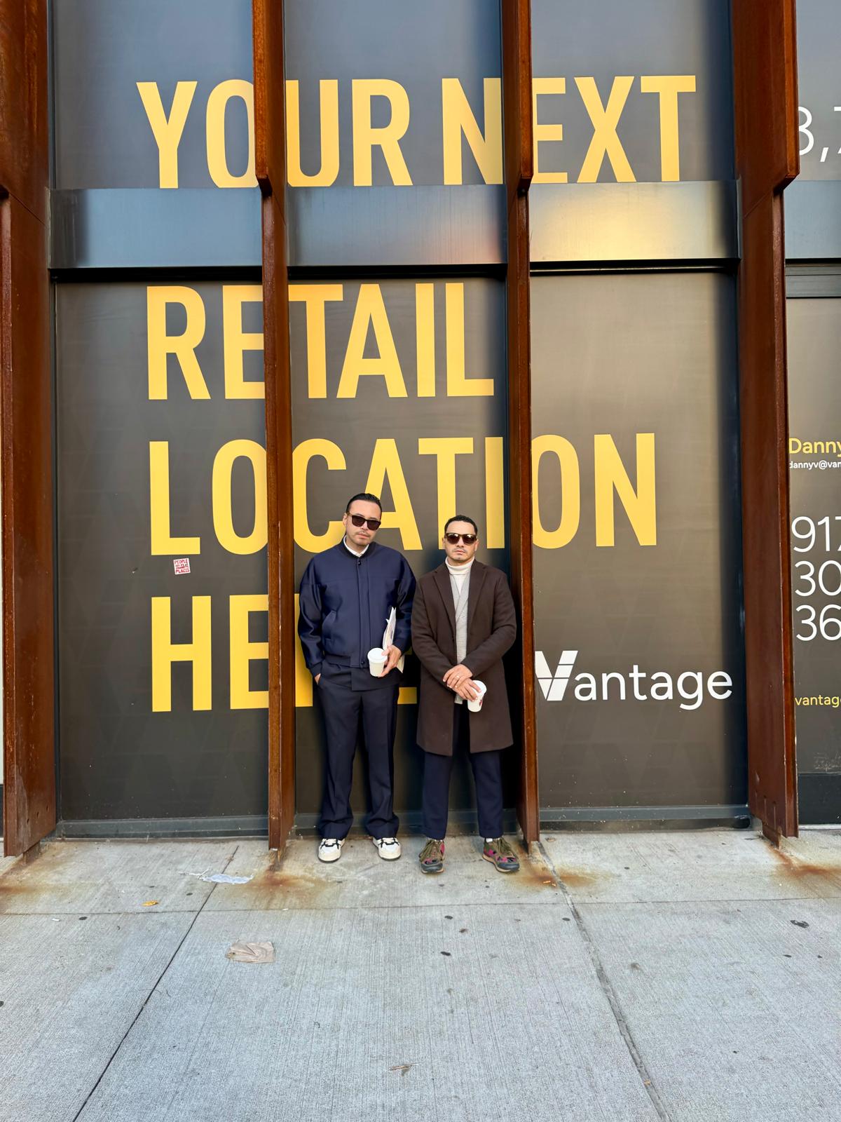 Diseñador Dominicano Jonathan Melo Ellis firma contrato millonario con Carlos Campos New York