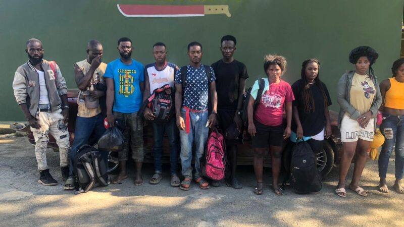 Ejército detiene a doce nacionales haitianos en condición migratoria irregular en Valverde