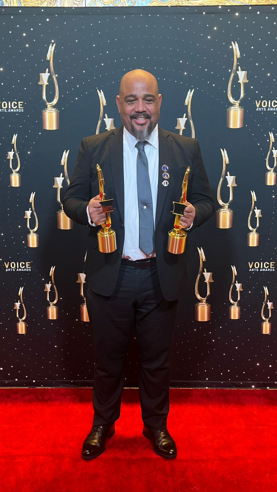 El destacado locutor dominicano Martín Alcántara obtiene dos estatuillas en premios internacionales SOVAS