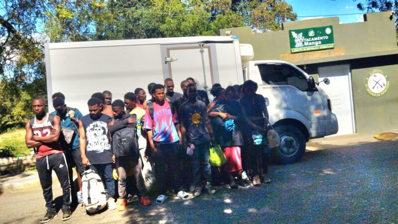 Ejército intercepta camión con 22 haitianos indocumentados ocultos en Montecristi