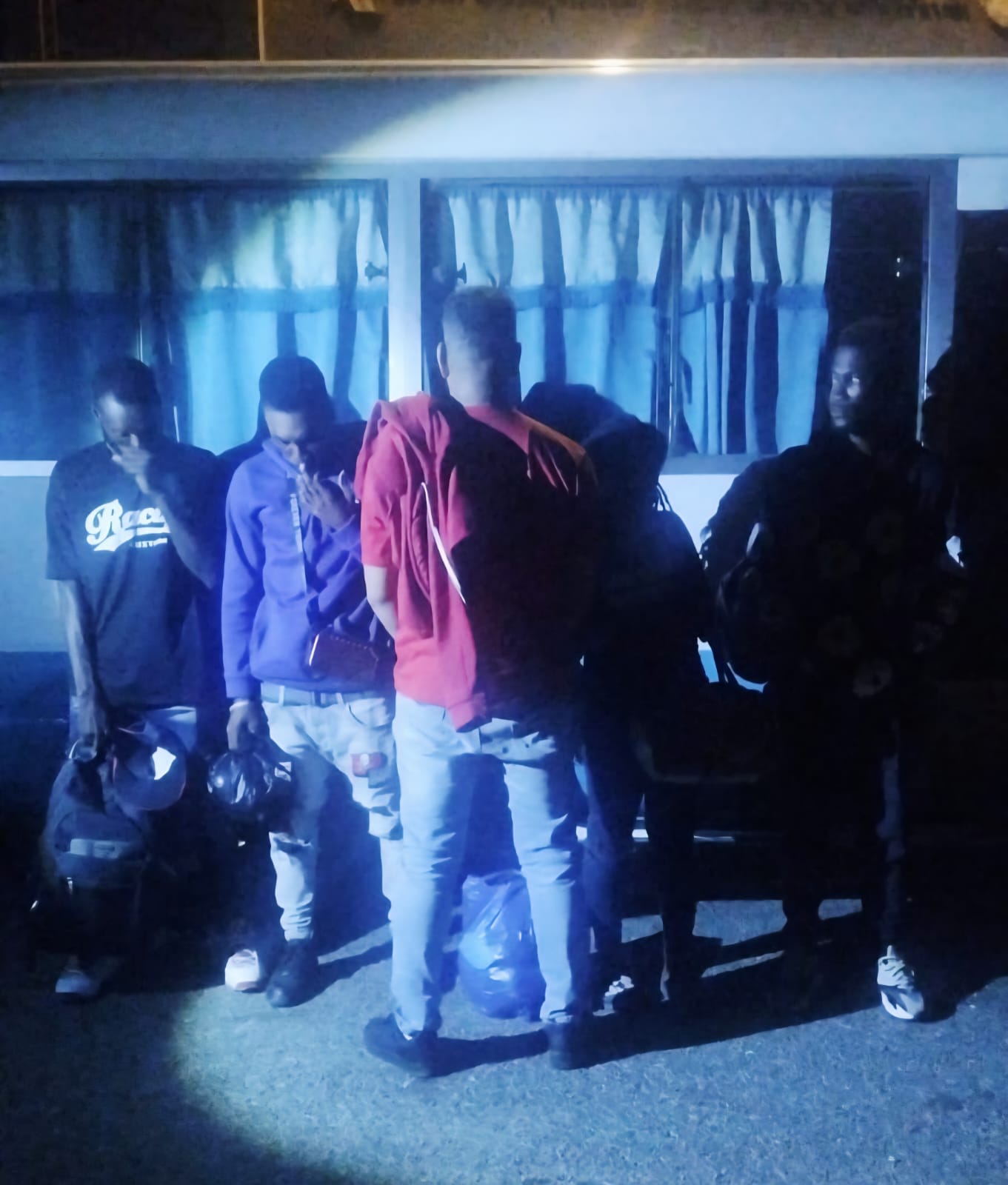 Ejército presenta al Ministerio Público a conductor de minibús que transportaba haitianos indocumentados en Montecristi