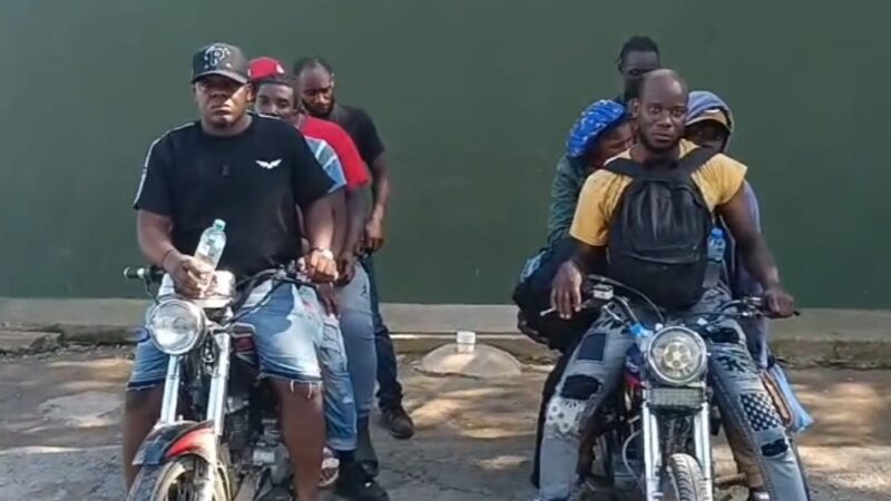 Ejército intercepta motocicletas con 11 haitianos indocumentados durante operativos en Mao