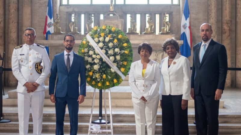 ADOU rinde homenaje a la educación y llama a una reforma integral y participativa del sistema educativo