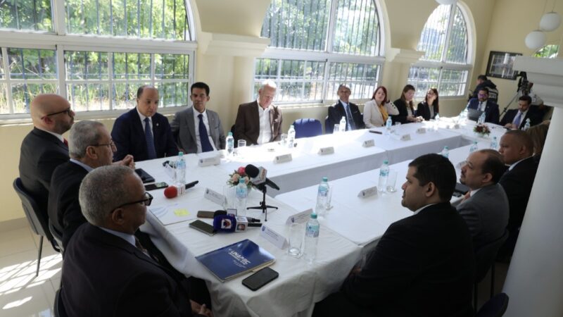Jorge Subero Isa convoca a la Mesa Nacional de Decanos de Derecho en UNAPEC 