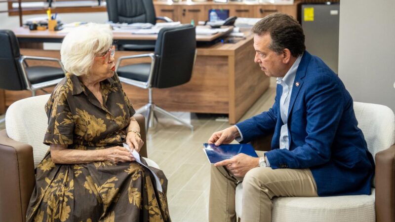 DIGEIG entrega buzón de denuncias ciudadanas al Ministerio de Vivienda