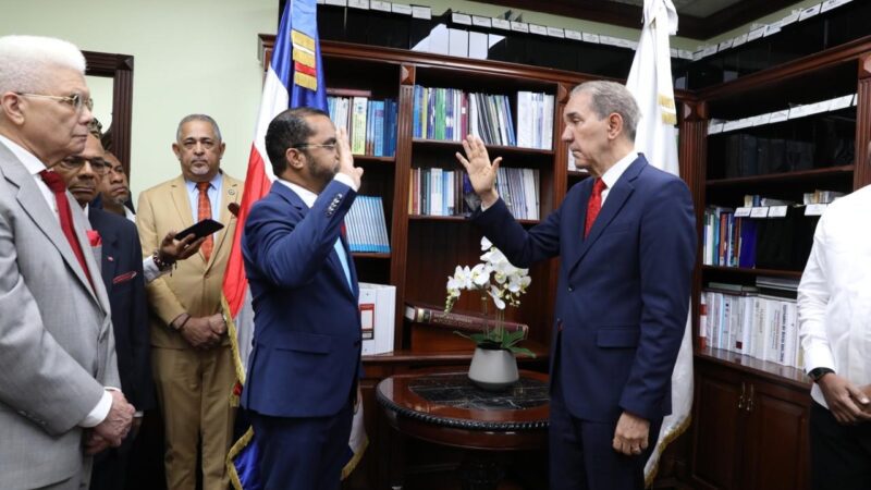 Toma posesión nuevo rector del ITLA