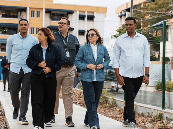 Carolina continúa recorrido por obras del Distrito Nacional
