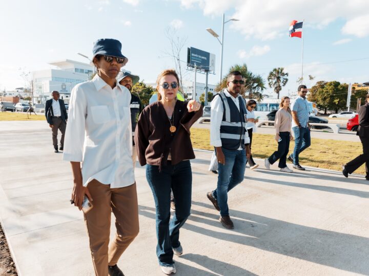 Carolina supervisa avances en construcción del Malecón Deportivo y del Paseo 30 de Mayo