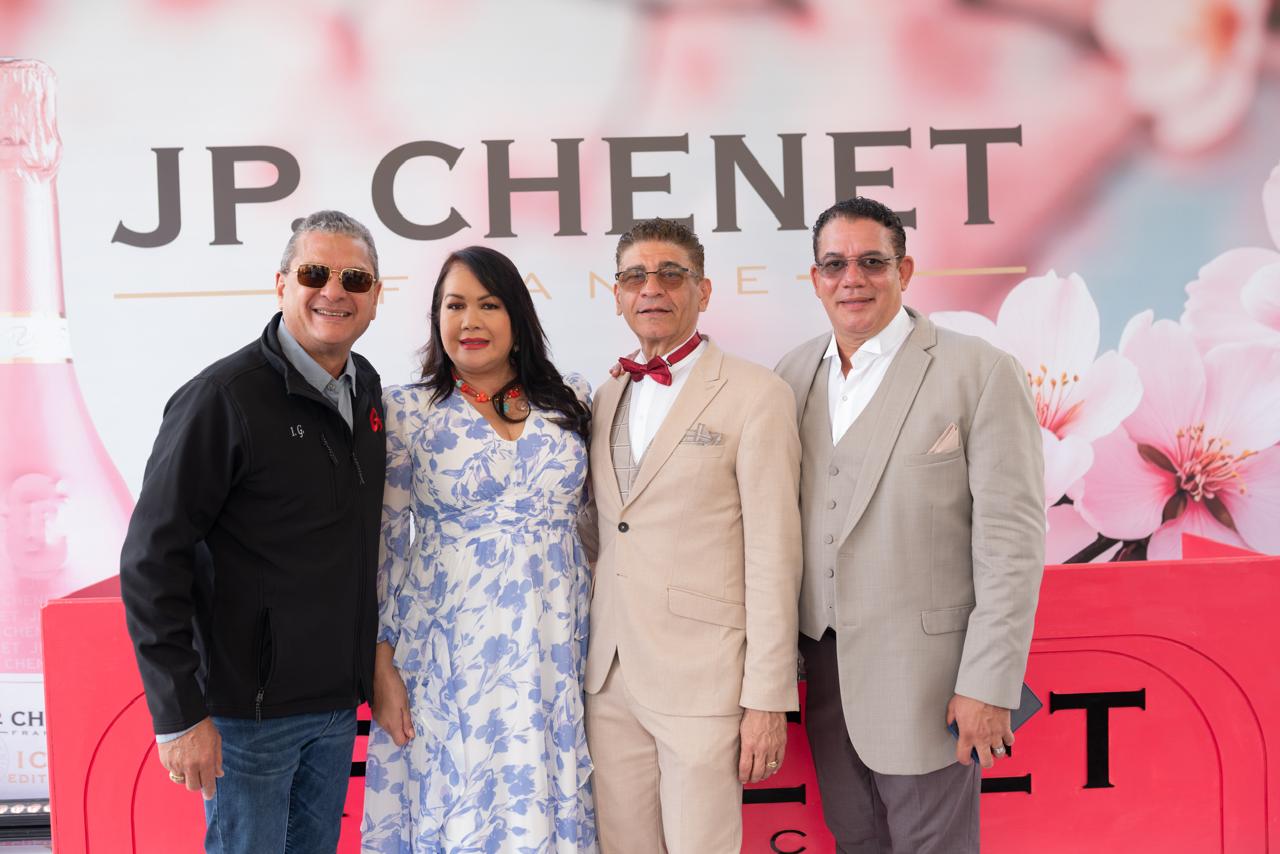 Grabo Estilo brilló en el Festival del Cerezo con su desfile de Uniformes Empresariales Velilla by Grabo Estilo