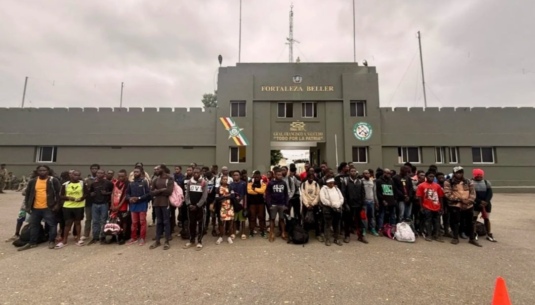 Miembros del Ejército detienen a 66 indocumentados en Loma de Cabrera