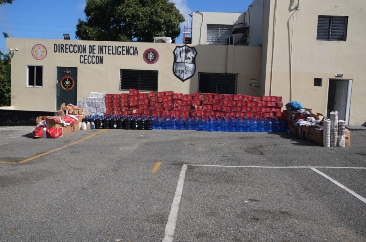 CECCOM desmantela instalación clandestina con imprenta industrial y licorería ilegal en Santiago con un valor que supera los 3 millones de pesos