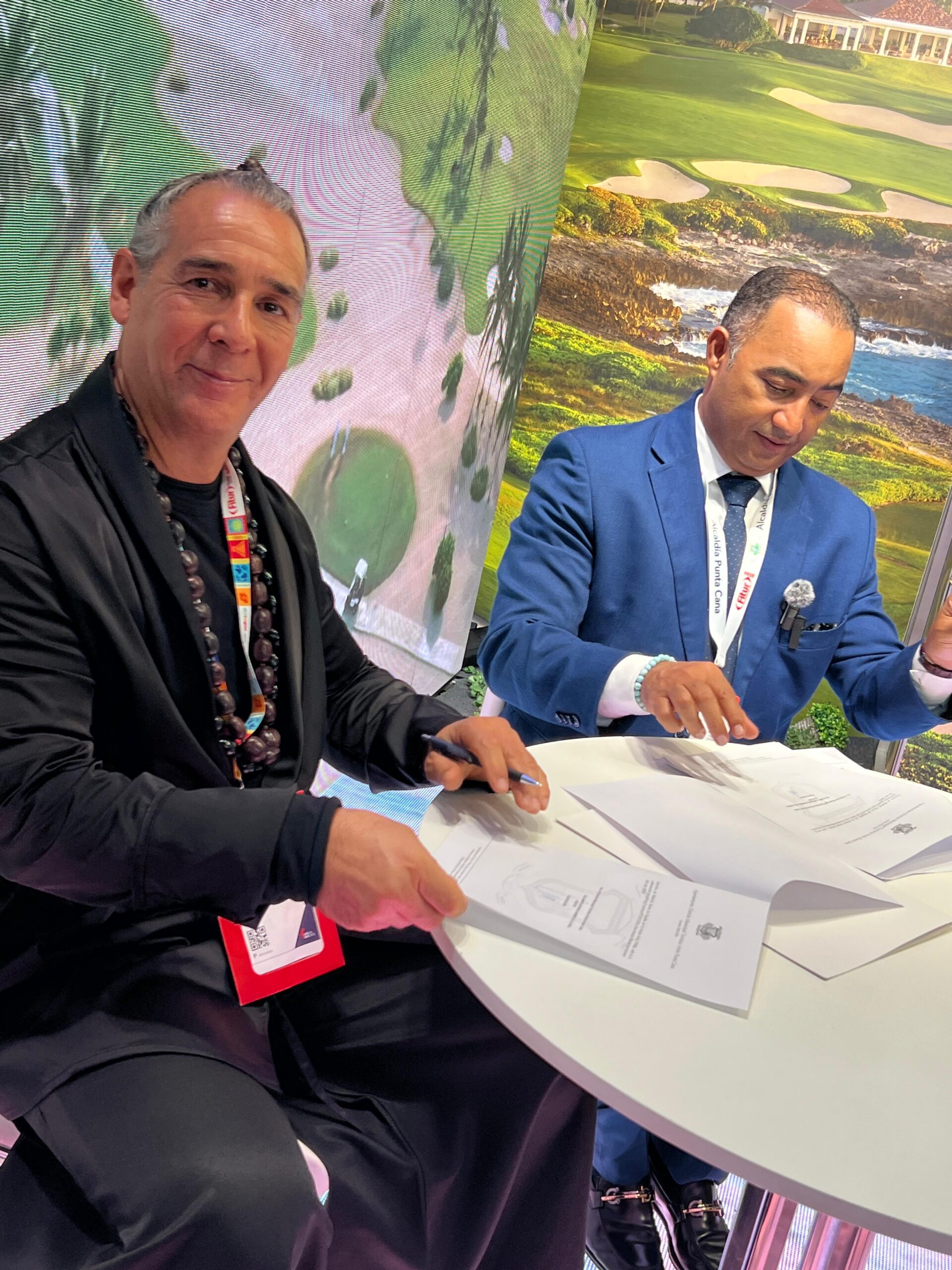 Flavio Acuña recibe reconocimiento internacional en FITUR e impulsa alianza estratégica para Punta Cana