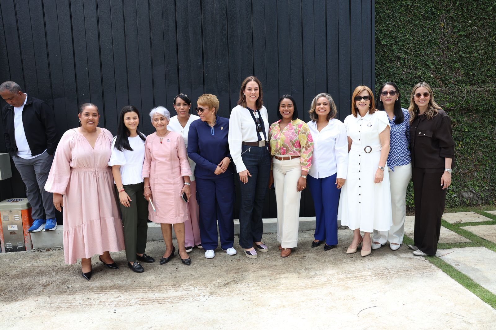 Carolina recibe contundente respaldo de mujeres líderes en encuentro nacional por el Día Internacional de la Mujer
