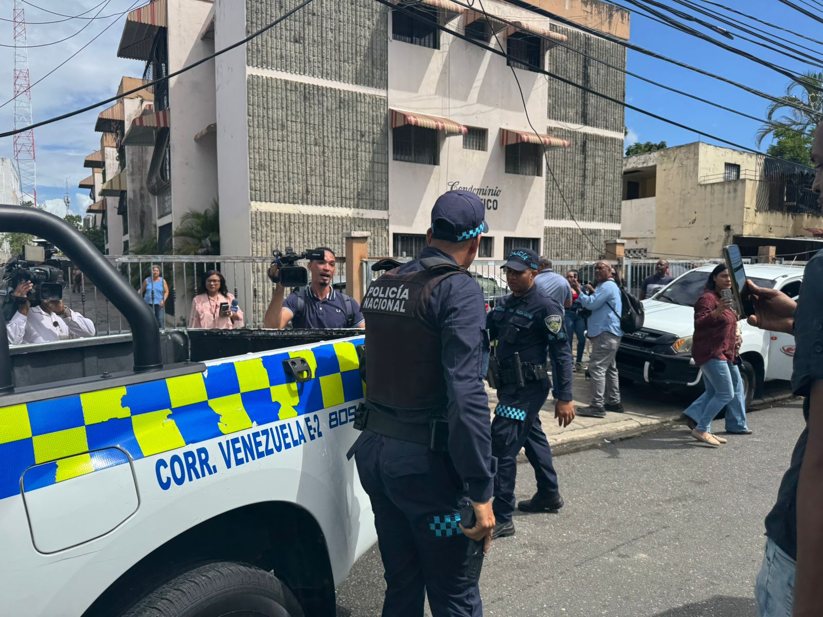 Denuncian agresiones y uso de gases lacrimógenos contra la prensa durante cobertura de presunto maltrato en Centro de Estimulación Temprana