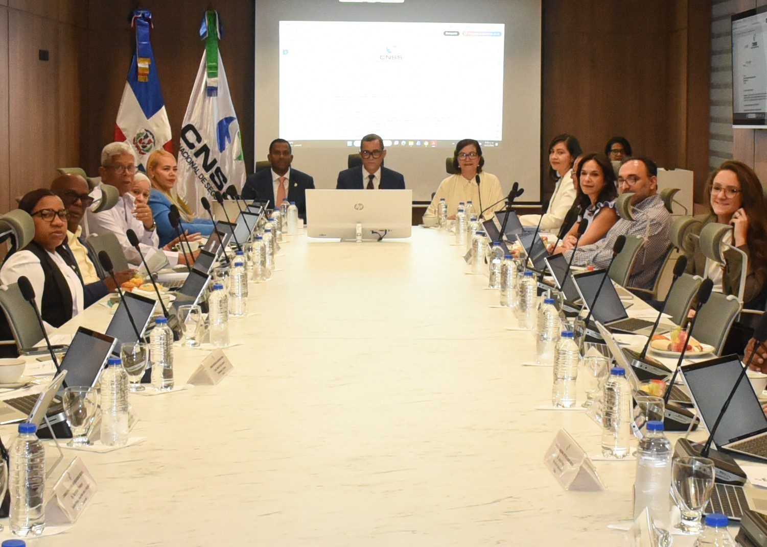 CNSS aclara que no ha aprobado cambios en la compra de medicamentos de alto costo