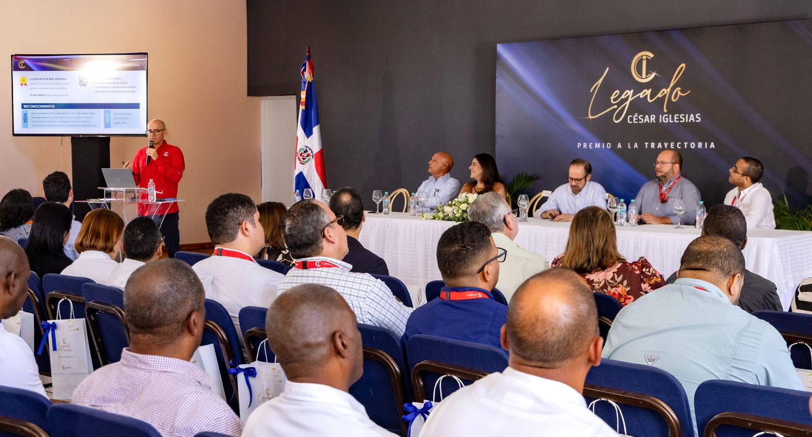 César Iglesias celebra su ‘Legado’ y reconoce 40 años de servicio Ana Feliz Cordero