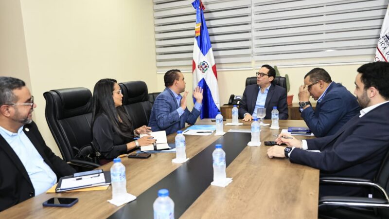 Director del SNS impulsa fortalecimiento institucional tras visita al Ministerio de Administración Pública
