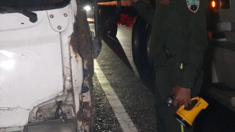 DIGESETT refuerza controles preventivos y retiene vehículos pesados en condiciones de riesgo en la autopista Duarte